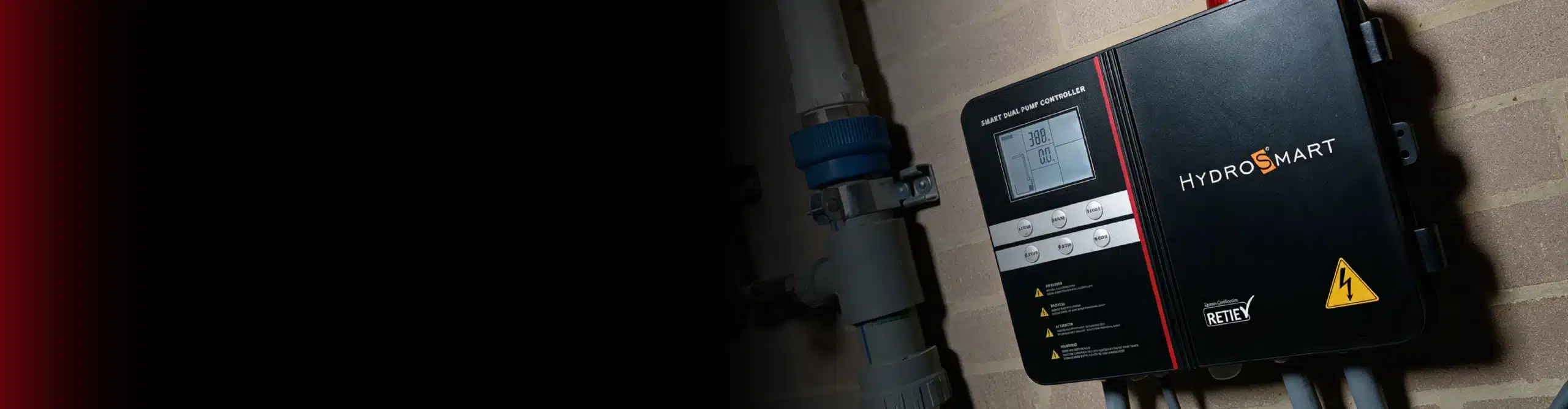 Tablero HydroSmart de control dual montado en muro, con display y se&ntilde;al de riesgo el&eacute;ctrico